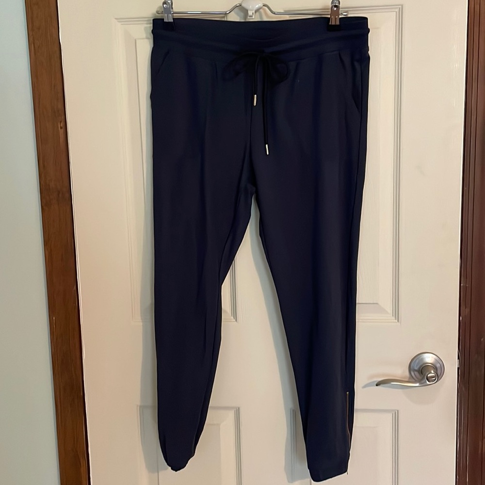 Zyia navy peak zipper jogger